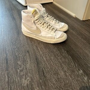 NWOT NIKE HIGH TOPS